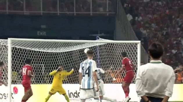 Không Messi, Argentina thắng dễ Indonesia