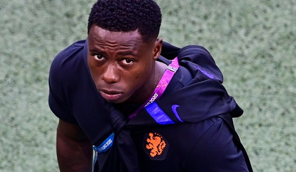 Sao Hà Lan bị tuyên 18 tháng tù vì đâm người thân