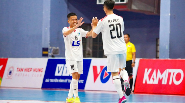 Thái Sơn Nam giữ vững ngôi đầu sau 11 vòng đấu, Sahako bám sát quyết liệt