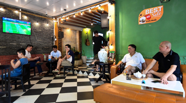 Người Hà Nội, TP.HCM vừa ăn sáng vừa xem tuyển nữ Việt Nam so găng với Mỹ