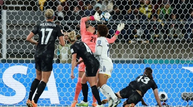 Nữ Philippines tạo địa chấn; Báo Bồ Đào Nha e ngại ĐT nữ Việt Nam