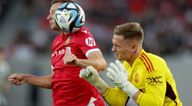 Phạm lỗi thô bạo, sao trẻ Man Utd bị HLV đe dọa