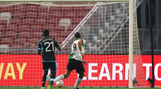 Nunez tiếp tục rực cháy giúp Liverpool giội mưa bàn thắng 