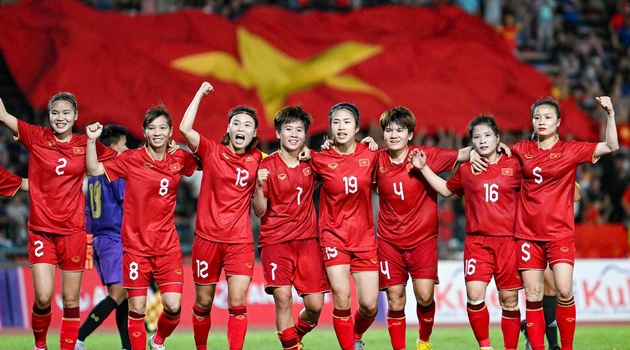 4 cầu thủ nữ Việt Nam xuất ngoại?; Bóng đá nữ Trung Quốc kiệt quệ