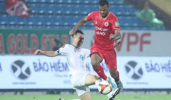 Thắng ở phút bù giờ, Công an Hà Nội trở lại ngôi đầu V-League 2023