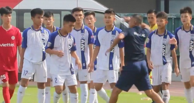 Tuổi trẻ nông nổi và sự răn đe đáng suy ngẫm của người thầy tại U15 SLNA