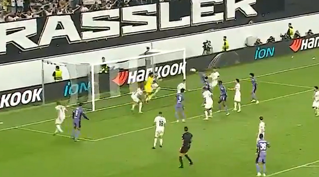 Fan Liverpool: Chỉ Darwin Nunez mới có thể bỏ lỡ tình huống đó