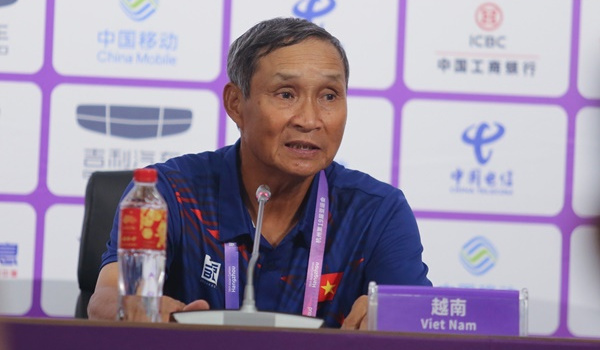 HLV Mai Đức Chung: Tuyển nữ Việt Nam thắng nhọc vì chuyển giao lực lượng