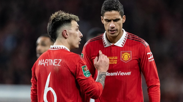 Gió đã đảo chiều, Martinez và Varane bắt đầu run rẩy