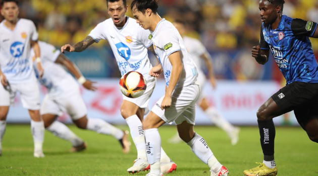 Dẫn đầu BXH, thiếu gia V-League vẫn khiêm tốn