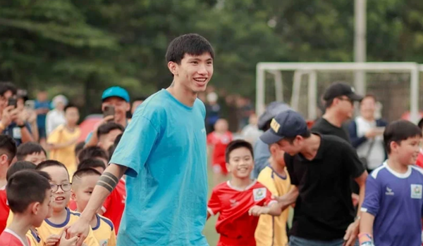 Đoàn Văn Hậu làm gì khi không đá cho CAHN và ĐT Việt Nam?