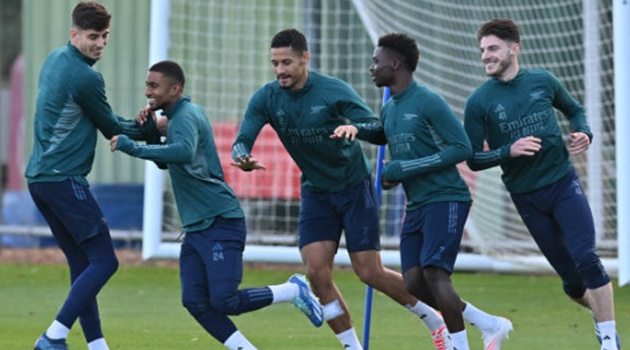 Arteta vào sân chuyền bóng; Thái độ của dàn sao Arsenal