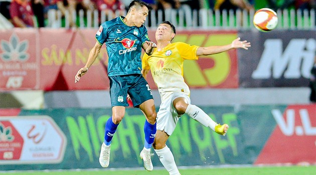 HAGL lại bị 'tuýt còi', bầu Đức có nổi đóa?