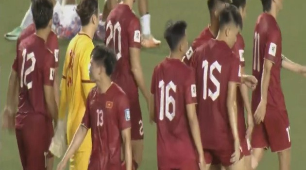 Văn Toàn giải hạn, Việt Nam thắng nhẹ Philippines