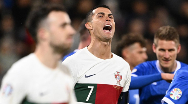 Ngả mũ trước Ronaldo
