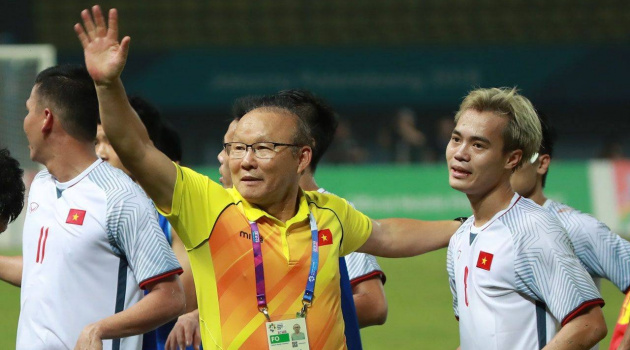 Báo Trung Quốc lo ngại HLV Park Hang-seo dẫn dắt Singapore