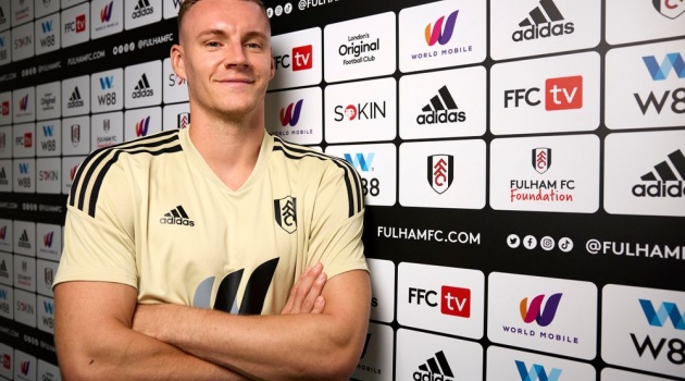 Fulham trói chân trụ cột thành công