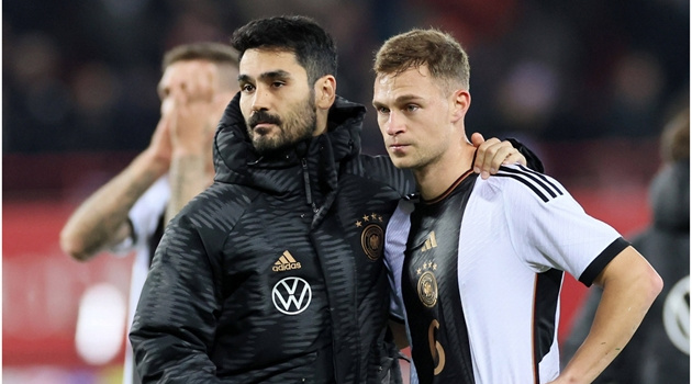 Bayern Munich và tuyển Đức xích mích vì Joshua Kimmich