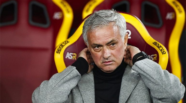 Mourinho hài lòng sau chiến thắng với đội hình không trung vệ