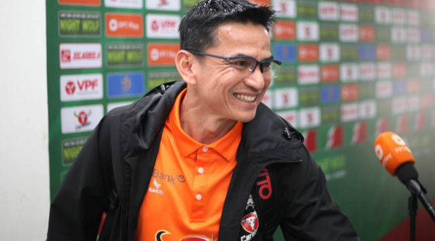 Bầu Đức lên tiếng vụ HLV Kiatisuk Senamuang chia tay HAGL