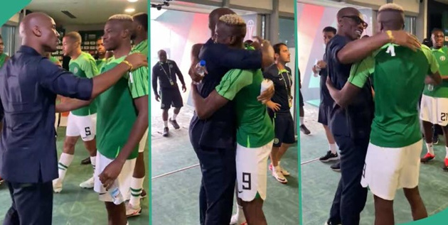 Drogba ôm chằm Osimhen, CĐV Chelsea phấn khích