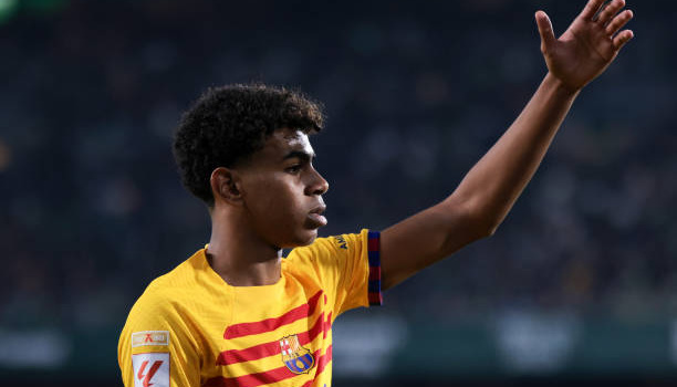 11 lần thắng tranh chấp, 5 pha rê bóng, báu vật Barca lại tỏa sáng