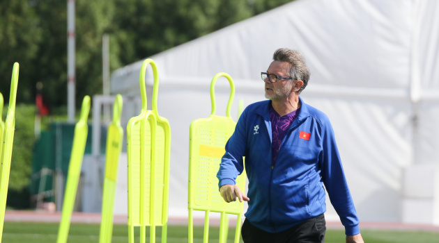 Troussier: So sánh tôi với HLV Thái Lan là không hợp lý