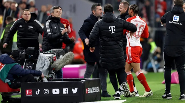 Toàn cảnh Sane nổi đóa vì bị nựng yêu