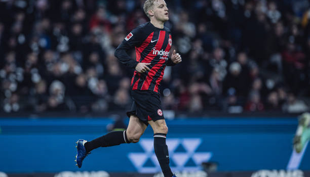 Đá 3 trận, De Beek khiến Frankfurt ngao ngán