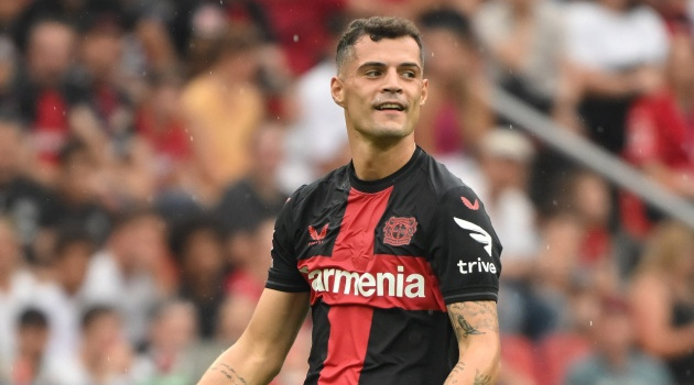 Xhaka bị Xabi Alonso bỏ rơi?