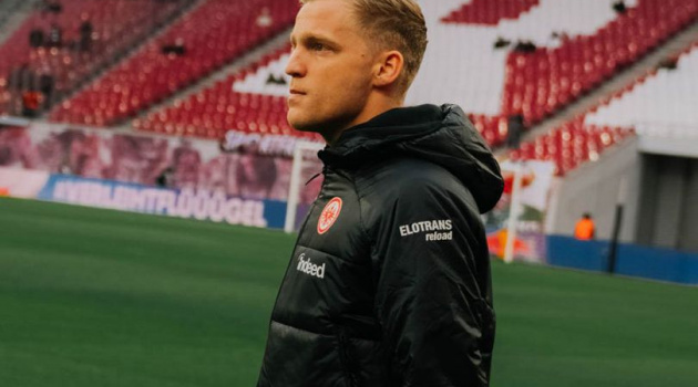 Van de Beek thi đấu thất vọng, HLV Frankfurt đổ lỗi cho Man United