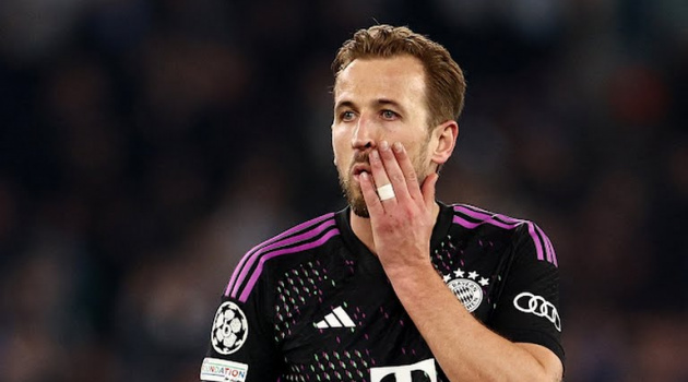 Tiếp đà khủng hoảng, 10 người Bayern thua sốc Lazio