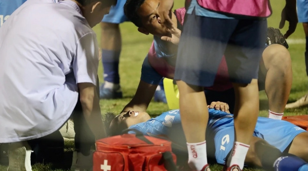 Học trò cũ thầy Park bất tỉnh ngay giữa trận đấu ở giải hạng Nhất