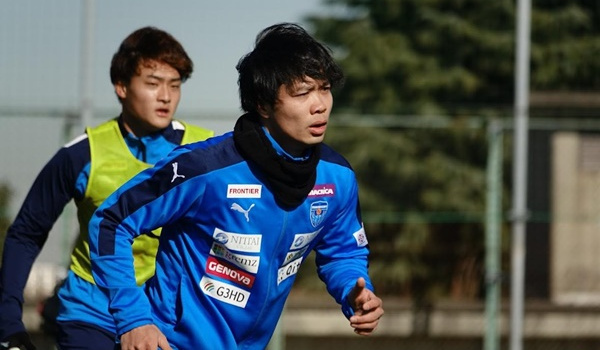 Công Phượng lại làm khó HLV Troussier