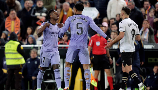 Trọng tài báo hại, Real Madrid đánh rơi chiến thắng