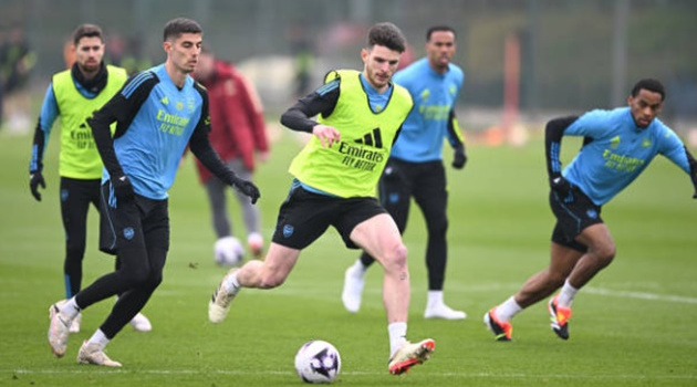 Cú hích lực lượng cho Arsenal; Thái độ của Ramsdale khi được bắt chính