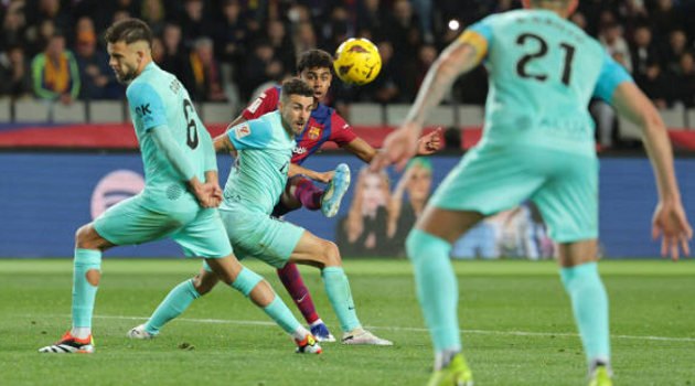 Gundogan hỏng pen, thần đồng ra tay cứu lấy 3 điểm