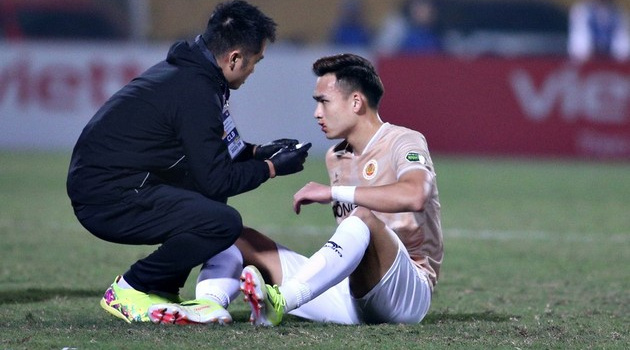 Tuấn Anh chính thức rời HAGL; Bùi Hoàng Việt Anh khâu 24 mũi