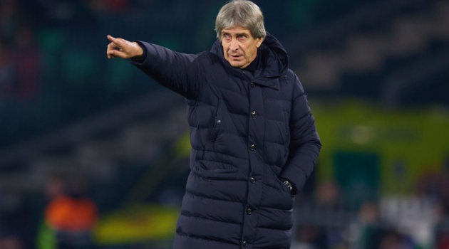 Pellegrini đứng giữa ngã 3 đường