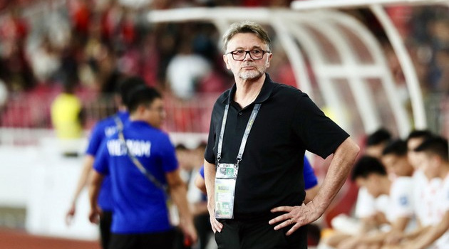 HLV Troussier bay ghế, vì đâu nên nỗi?