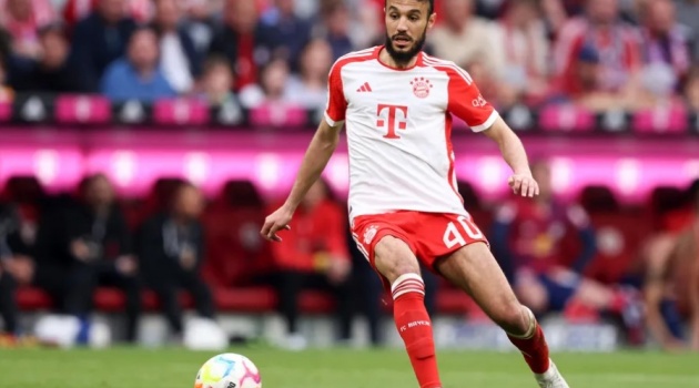 Mazraoui đối mặt với tương lai bất định tại Bayern