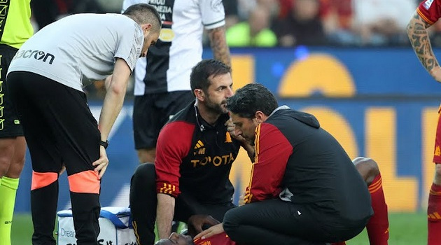 Tình trạng của hậu vệ Roma sau khi đột quỵ trên sân