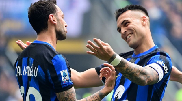Hành động hiếm thấy của 2 cầu thủ Inter Milan