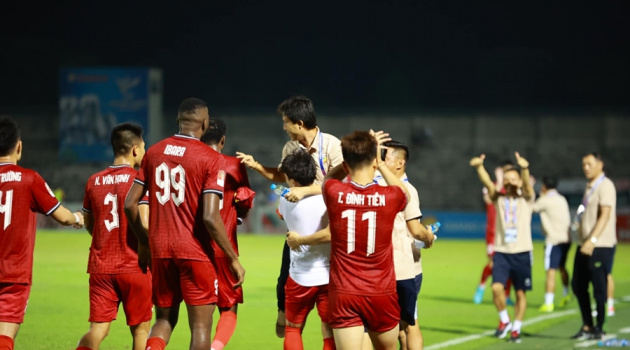 Hà Tĩnh loại QBV 2017 và sao U23, tiền vệ Việt Kiều đắt hàng