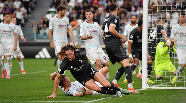 Rabiot đưa Juve đến C1; Roma gặp nguy