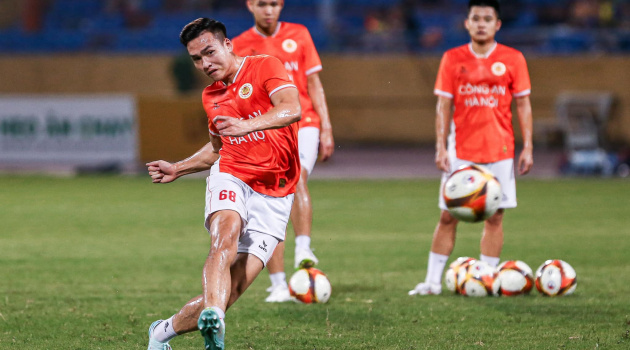 Ra mắt tuyển Việt Nam, HLV Kim Sang-sik mất 1 trụ cột thời Troussier