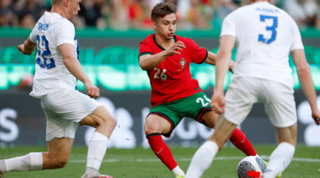 Bruno Fernandes trầm trồ trước đồng đội