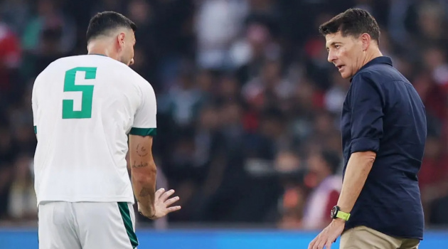 Thắng Indonesia, HLV ĐT Iraq vẫn bị chỉ trích 