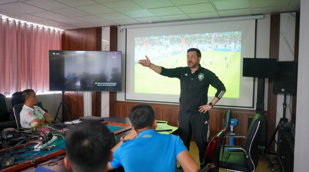 Giảng viên FIFA chỉ ra 1 điều về VAR tại Việt Nam