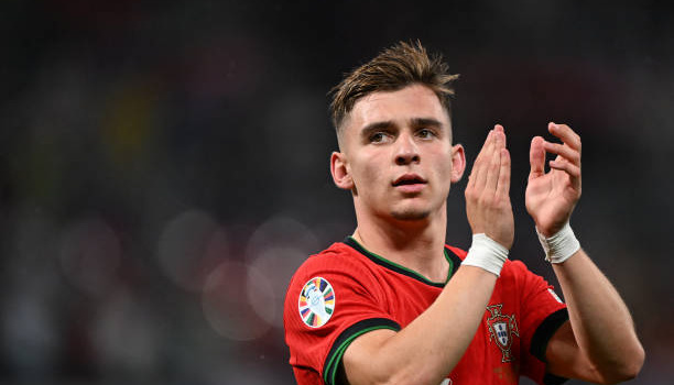 Giải cứu BĐN, sao trẻ được đưa lên mây